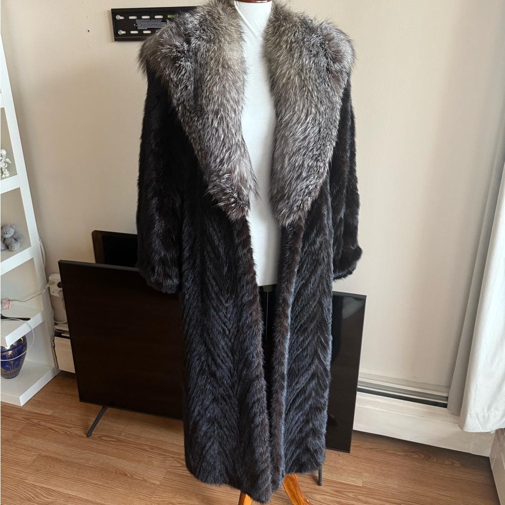 Luxurious Mink fur  Coat with Gray and Black Tones
